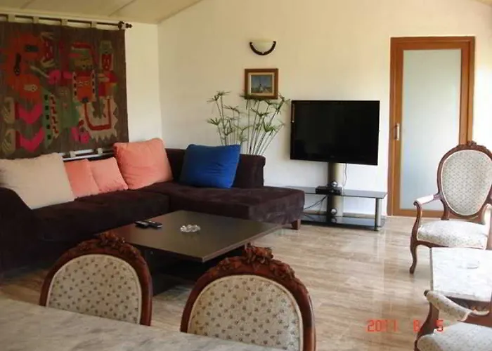 Πανσιόν Villa Gokbel 3*